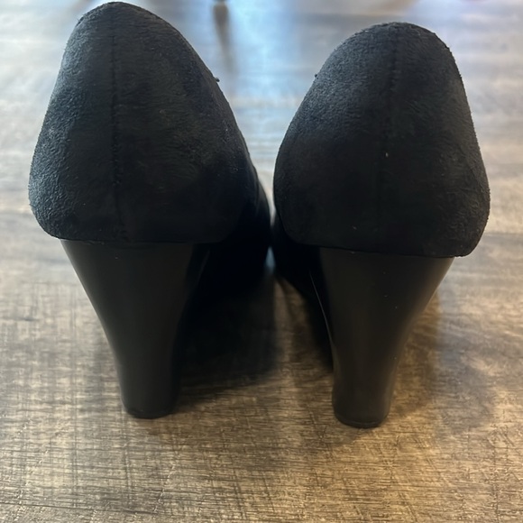 Nine West Faux Suede Wedges size 6 - Picture 3 of 5